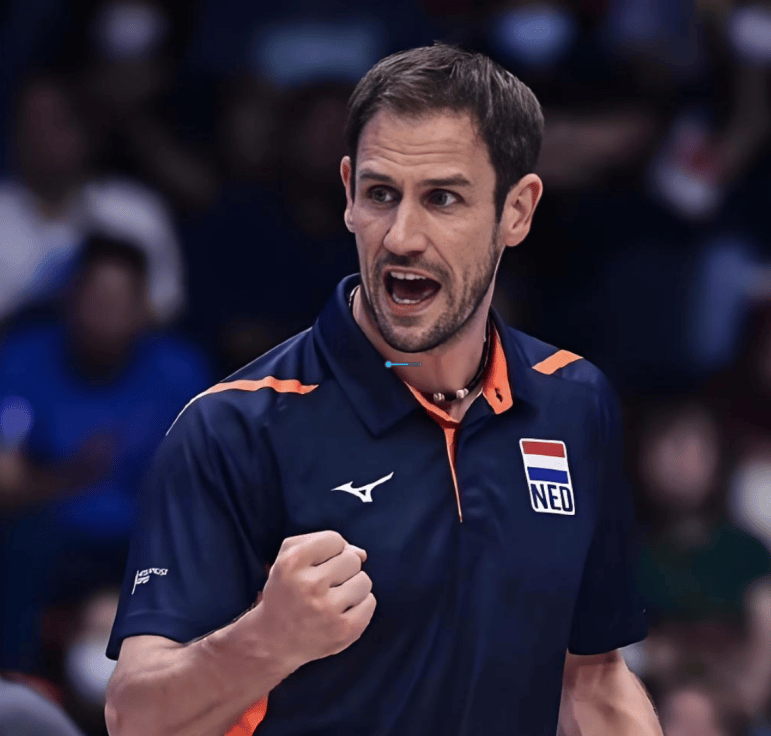 关于荷兰队遭遇困难，需寻找突破口的信息