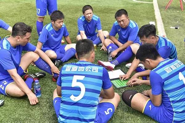 著名球队激烈对抗谁能笑到最后