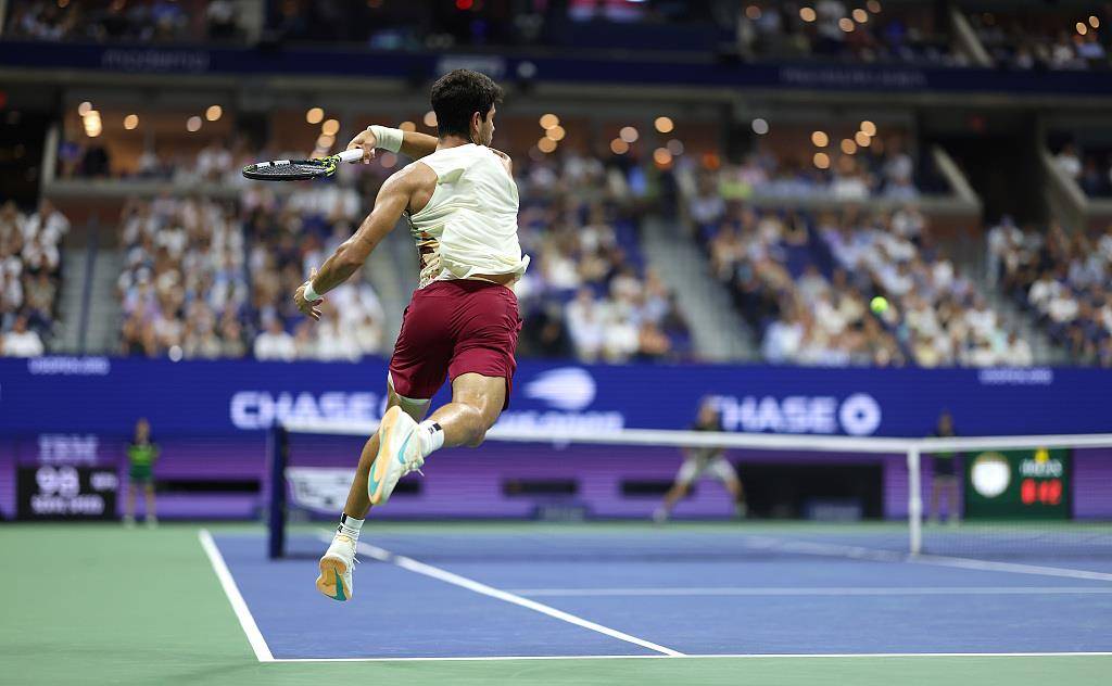 关于法国网球队绝杀澳大利亚网球队，阿尔卡拉斯制霸全场的信息