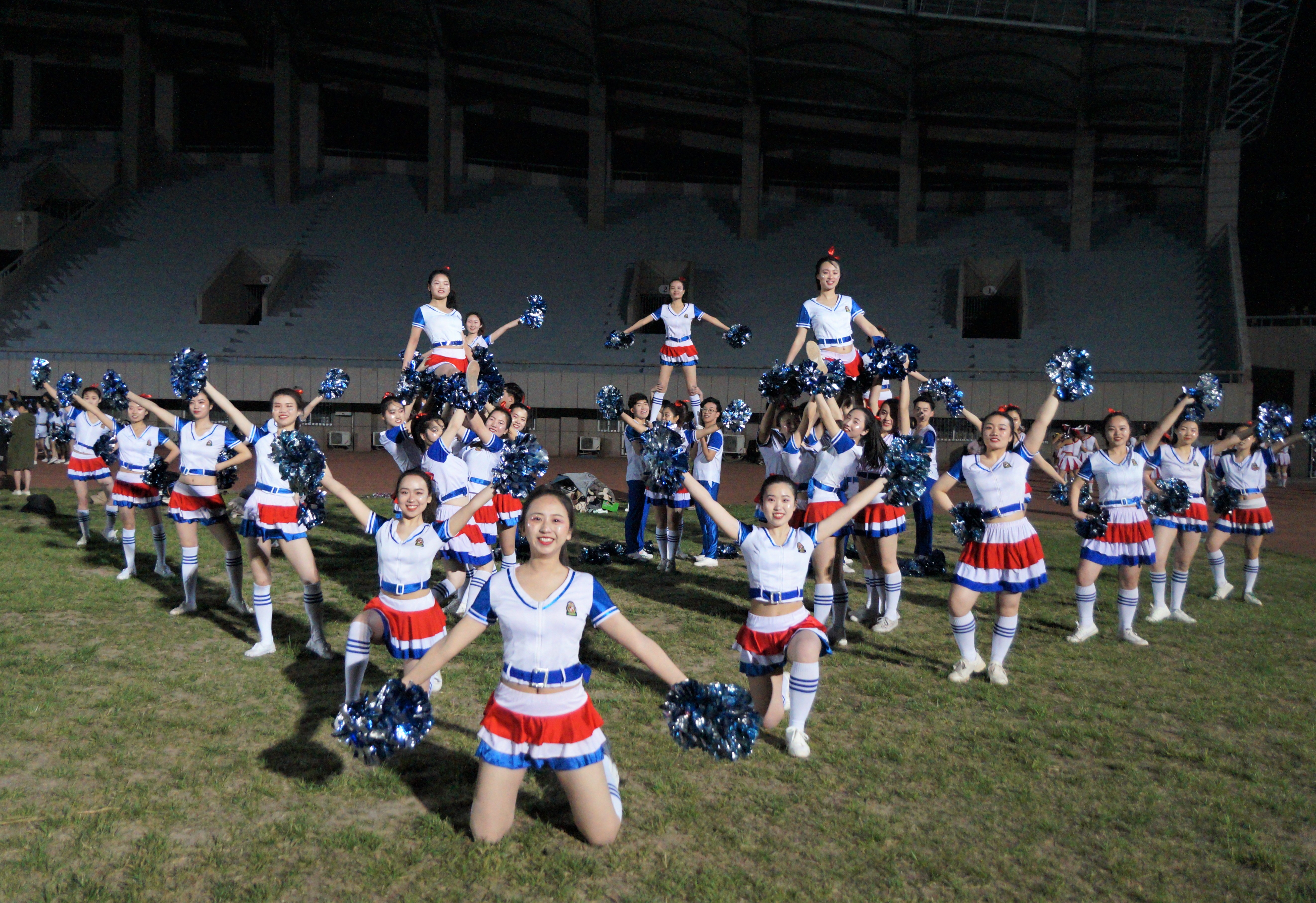 包含魅力无限！选手彰显实力，勇往直前的词条