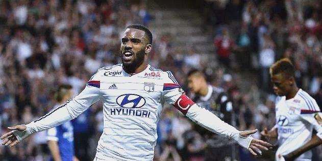 里昂主场连胜告终,失去领先优势 里昂主场连胜告终,失去领先优势