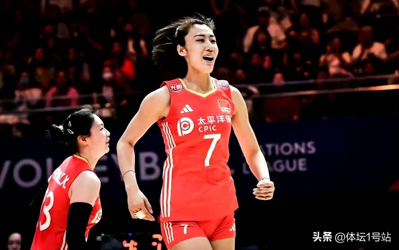 波兰主帅突然辞职,队内关系紧张困扰球队发展 波兰主帅突然辞职,队内关系紧张困扰球队发展