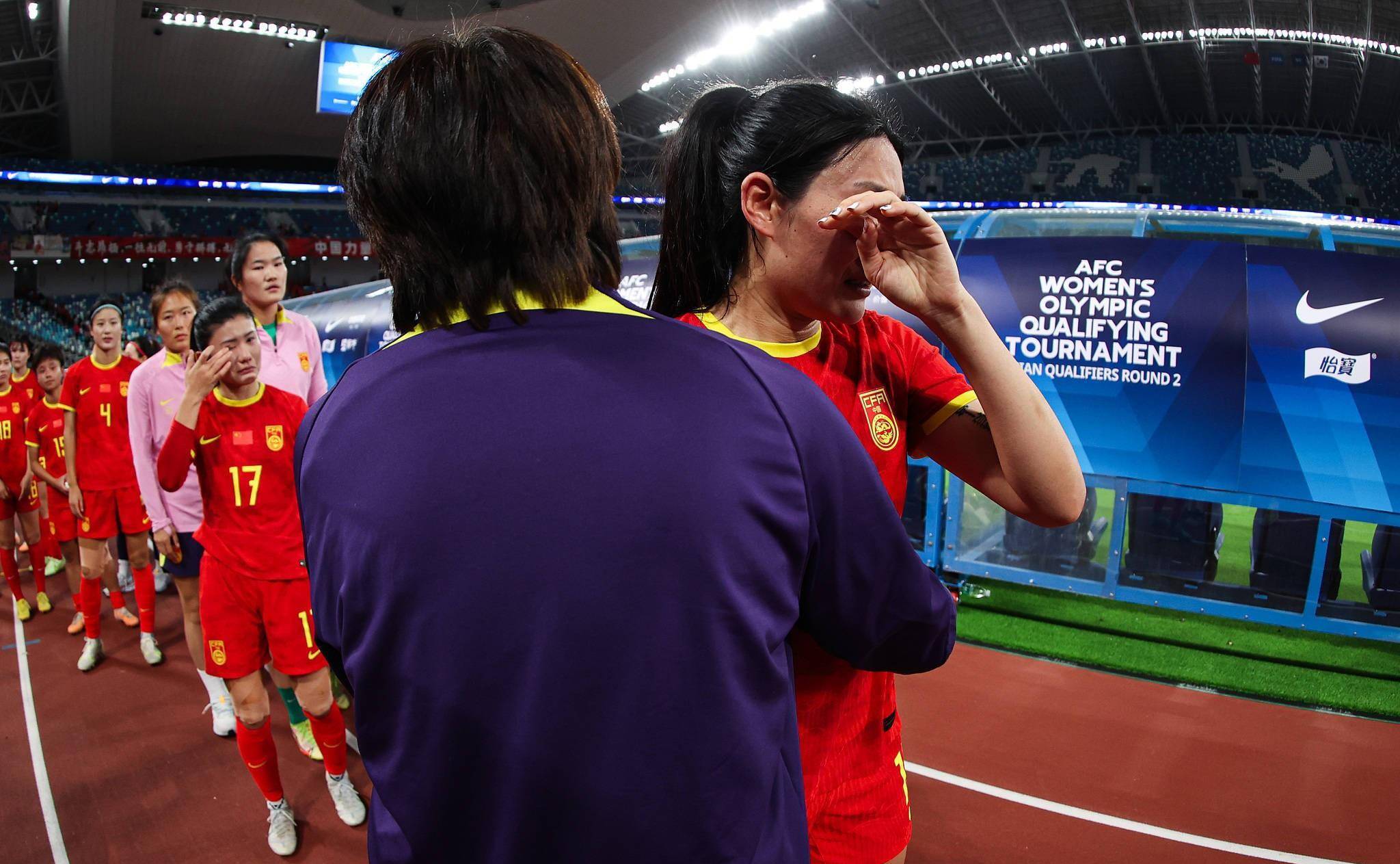 意大利赛场，女足运动员华丽转身赢得掌声