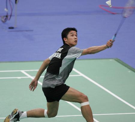 包含英格兰羽毛球队完胜中国羽毛球队，陶菲克制霸全场的词条