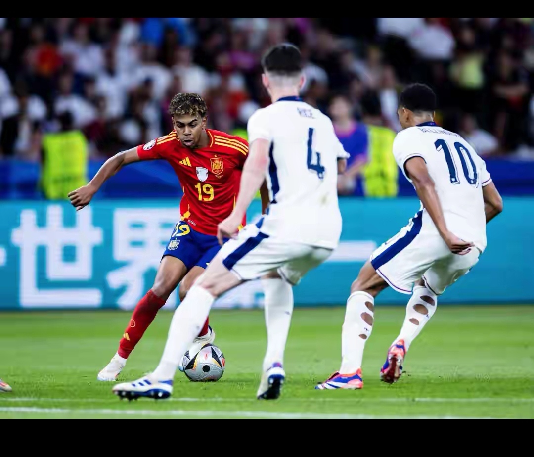 包含亚眠战平昂热,法国足球赛场争夺激烈的词条 包含亚眠战平昂热,法国足球赛场争夺激烈的词条