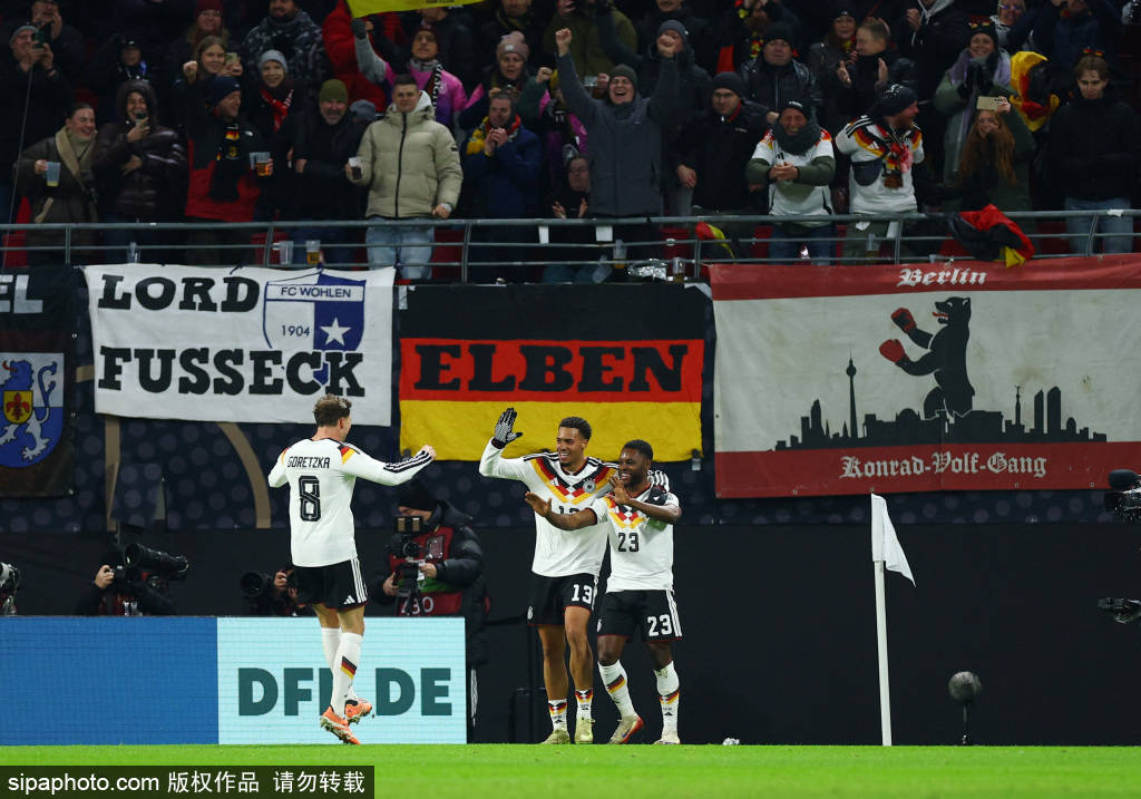 包含莱万突围：拜仁慕尼黑客场绝地猛攻破门领先的词条