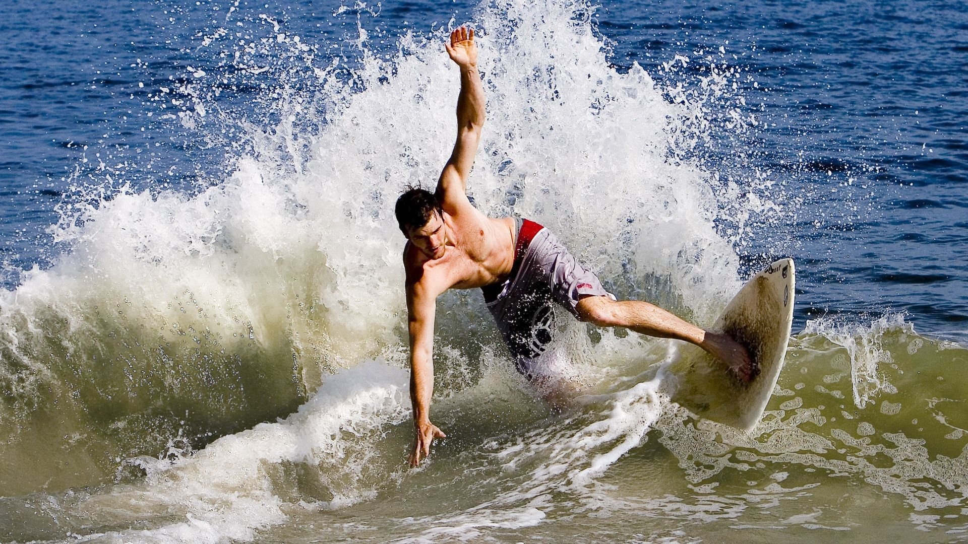 曼城防守锁死智利,京多安贡献制胜表现