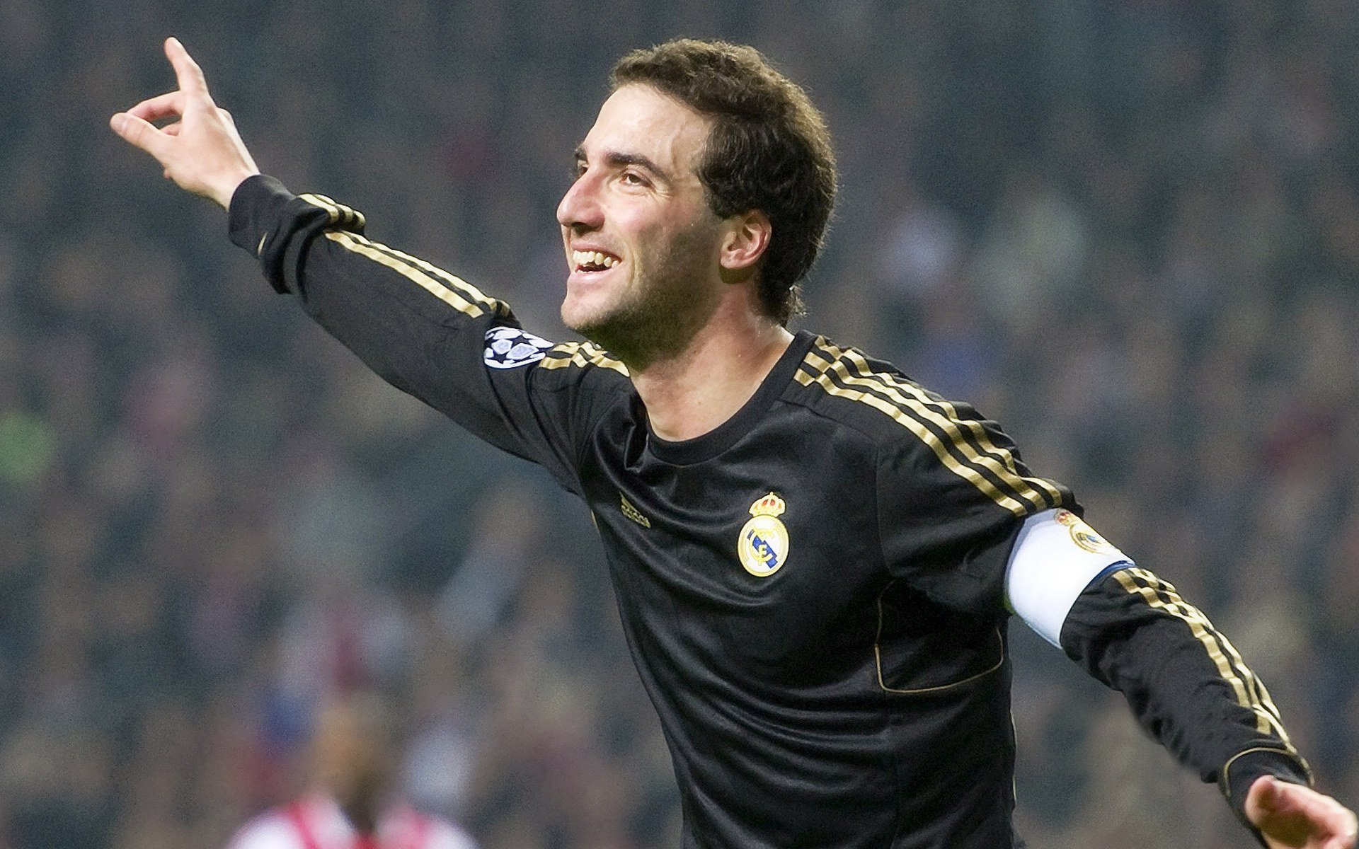 奥运周期关键战焦点战，莱比锡红牛压制马德里竞技的战术启示